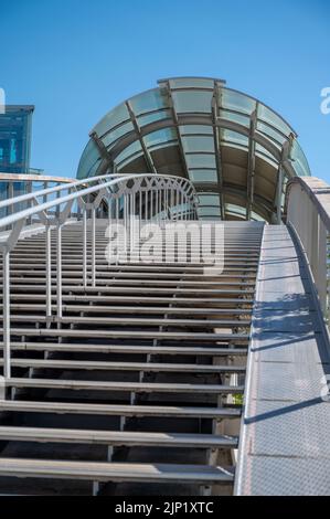 Ponti pedonali a Orly, Francia Foto Stock