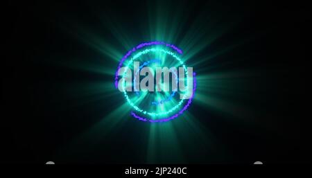 Immagine di cerchi verdi, blu e viola luminosi su sfondo nero Foto Stock