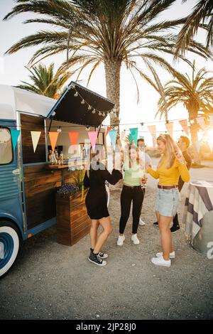 celebrazione, festa, spiaggia, estate, foodtruck, imbisswagen, celebrazioni, feste, spiagge, mare, estati Foto Stock