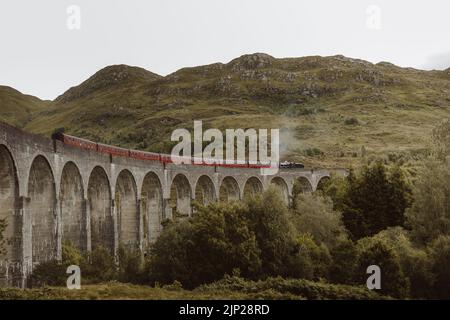 scozia, altopiani, ferrovia, glenfinnan viadukt, linea degli altopiani occidentali, gran bretagna, regno unito, highland, ferrovie Foto Stock