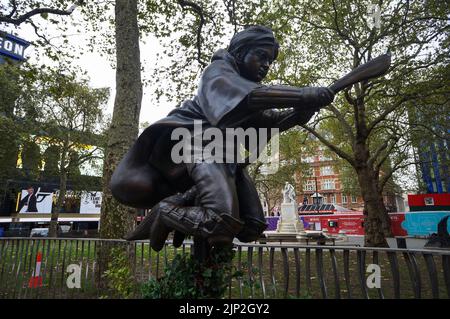 Una statua di Harry Potter a Leicester Square, Londra, Regno Unito Foto Stock