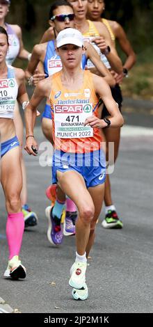 Monaco, Germania. 15th ago, 2022. MUNCHEN - Nienke Brinkman in azione durante la maratona femminile nella quinta giornata del Campionato Multi-europeo. La città tedesca di Monaco ospiterà nel 2022 un campionato europeo combinato di vari sport. ANP IRIS VAN DEN BROEK Credit: ANP/Alamy Live News Foto Stock