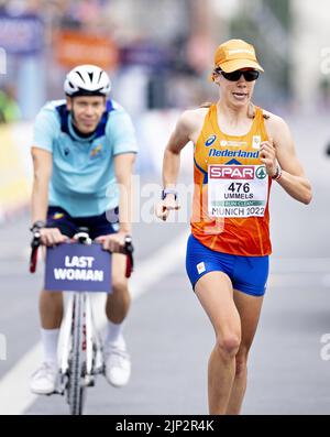 Monaco, Germania. 15th ago, 2022. MUNCHEN - Bo Ummals in azione durante la maratona femminile nella quinta giornata del Campionato Multi-europeo. La città tedesca di Monaco ospiterà nel 2022 un campionato europeo combinato di vari sport. ANP IRIS VAN DEN BROEK Foto Stock