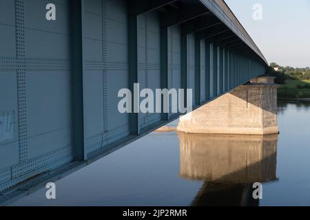 Ponte di Knybawa, sezione del Reichsautobahn Berlino-Königsberg incompiuto costruito dalla Germania nazista, a Knybawa, Polonia © Wojciech Strozyk / Alamy Stock Foto Stock