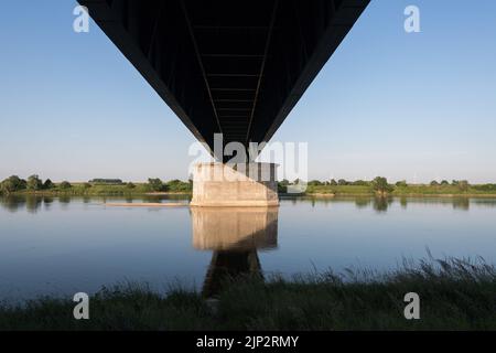 Ponte di Knybawa, sezione del Reichsautobahn Berlino-Königsberg incompiuto costruito dalla Germania nazista, a Knybawa, Polonia © Wojciech Strozyk / Alamy Stock Foto Stock