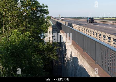 Ponte di Knybawa, sezione del Reichsautobahn Berlino-Königsberg incompiuto costruito dalla Germania nazista, a Knybawa, Polonia © Wojciech Strozyk / Alamy Stock Foto Stock