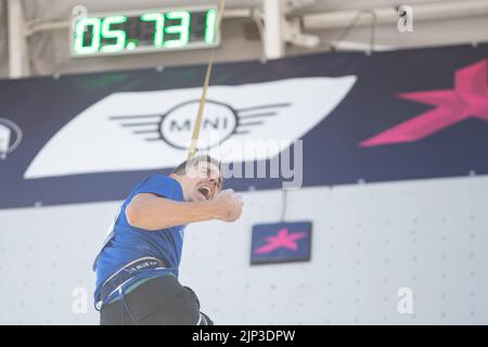 Monaco, Germania. 15th ago, 2022. Monaco di Baviera, Germania, 15th 2022 agosto: Guillaume Moro (fra) durante l'arrampicata sportiva Speed Climbing maschile a Koenigsplatz ai Campionati europei di Monaco di Baviera 2022 (Liam Asman/SPP) Credit: SPP Sport Press Photo. /Alamy Live News Foto Stock