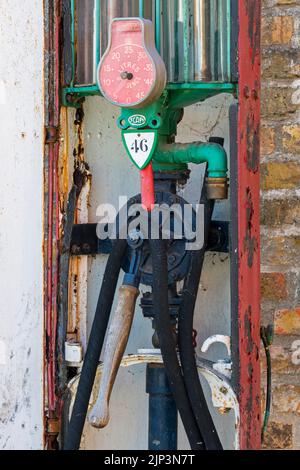 Vintage / antico belga Scapi Vilvorde pompa manuale benzina / pompa benzina dal 1930s Foto Stock