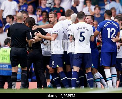 Foto del file datata 14-08-2022 del manager Tottenham Hotspur Antonio Conte dopo essere stato inviato dall'arbitro Anthony Taylor. L'allenatore capo di Chelsea Thomas Tuchel e la controparte di Tottenham Antonio Conte sono stati accusati di condotta impropria dopo la partita della Premier League di domenica a Stamford Bridge, la Football Association ha annunciato. Data di emissione: Lunedì 15 agosto 2022. Foto Stock