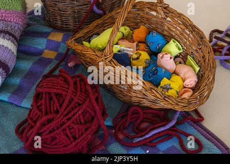 Palle di lana in vari colori Foto Stock