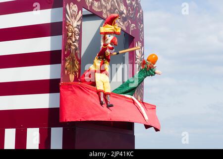 Il signor Punch al Professor Codman's Punch and Judy show a Llandudno, nel Galles del Nord Foto Stock