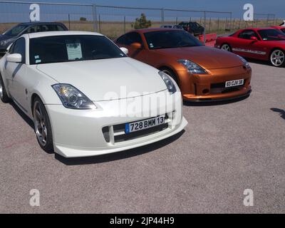 Un'iconica auto sportiva giapponese Nissan 350z con messa a punto personalizzata Foto Stock