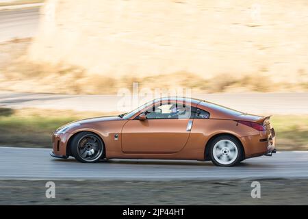 Un'iconica auto sportiva giapponese Nissan 350z con messa a punto personalizzata Foto Stock