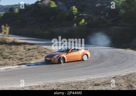 Un'iconica auto sportiva giapponese Nissan 350z con messa a punto personalizzata Foto Stock