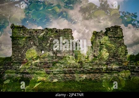 Doppia esposizione dalle antiche rovine Maya nella zona archeologica di Tulum a Tulum, Quintana Roo, Messico. Foto Stock