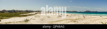 Dune di sabbia sulla spiaggia di Forte. Cabo Frio, Rio de Janeiro, Brasile. Foto Stock