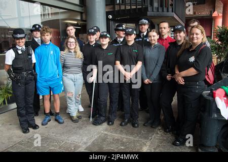 Merseyside Team North Wales Team, Chief Constable Serena Kennedy, Chief Constable of Merseyside Police, Serena Kennedy, ha sfidato altre tre forze a prendere in mare per una gara di yacht nel corso di quest'anno. La sfida, precedentemente rinviata a causa della pandemia di Covid, vedrà la partecipazione di quattro yacht Challenger 72ft con gruppi di giovani a bordo provenienti da Merseyside, Cheshire, Galles del Nord e Greater Manchester. Salperanno da Portsmouth domenica 22 ottobre e il loro viaggio terminerà al Royal Albert Dock di Liverpool venerdì 28 ottobre. (Terry Scott/SPP) Foto Stock