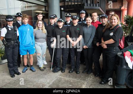 Merseyside Team North Wales Team, Chief Constable Serena Kennedy, Chief Constable of Merseyside Police, Serena Kennedy, ha sfidato altre tre forze a prendere in mare per una gara di yacht nel corso di quest'anno. La sfida, precedentemente rinviata a causa della pandemia di Covid, vedrà la partecipazione di quattro yacht Challenger 72ft con gruppi di giovani a bordo provenienti da Merseyside, Cheshire, Galles del Nord e Greater Manchester. Salperanno da Portsmouth domenica 22 ottobre e il loro viaggio terminerà al Royal Albert Dock di Liverpool venerdì 28 ottobre. (Terry Scott/SPP) Foto Stock