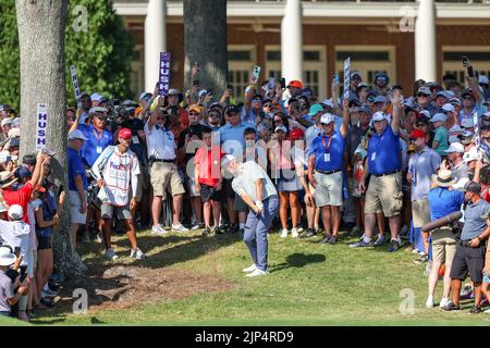 14 agosto 2022: Trey Mullinax è fuori dal green 18th durante l'ultimo round del torneo di golf FedEx St. Jude Championship al TPC Southwind di Memphis, TN. Terreno grigio Siegel/Cal Sport Foto Stock