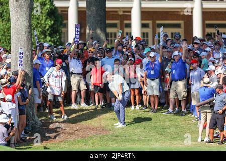 14 agosto 2022: Trey Mullinax è fuori dal green 18th durante l'ultimo round del torneo di golf FedEx St. Jude Championship al TPC Southwind di Memphis, TN. Terreno grigio Siegel/Cal Sport Foto Stock