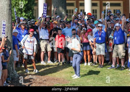 14 agosto 2022: Trey Mullinax è fuori dal green 18th durante l'ultimo round del torneo di golf FedEx St. Jude Championship al TPC Southwind di Memphis, TN. Terreno grigio Siegel/Cal Sport Foto Stock