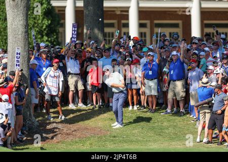 14 agosto 2022: Trey Mullinax è fuori dal green 18th durante l'ultimo round del torneo di golf FedEx St. Jude Championship al TPC Southwind di Memphis, TN. Terreno grigio Siegel/Cal Sport Foto Stock