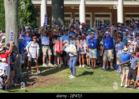 14 agosto 2022: Trey Mullinax è fuori dal green 18th durante l'ultimo round del torneo di golf FedEx St. Jude Championship al TPC Southwind di Memphis, TN. Terreno grigio Siegel/Cal Sport Foto Stock