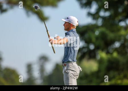 14 agosto 2022: Will Zalatoris celebra la sua vittoria al torneo di golf FedEx St. Jude Championship al TPC Southwind di Memphis, Tennessee. Terreno grigio Siegel/Cal Sport Foto Stock