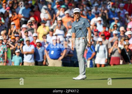 14 agosto 2022: Will Zalatoris guarda il suo putt sulla prima buca di playoff durante l'ultimo round del torneo di golf FedEx St. Jude Championship al TPC Southwind di Memphis, TN. Terreno grigio Siegel/Cal Sport Foto Stock