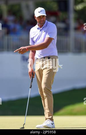 13 agosto 2022: Tony Finau durante il terzo round del torneo di golf FedEx St. Jude Championship al TPC Southwind di Memphis, TN. Terreno grigio Siegel/Cal Sport Foto Stock