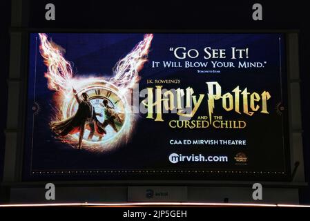 Toronto, Canada 11 agosto 2022: Segno di pubblicità digitale per Harry Potter ed il bambino maledetto attualmente che mostra al teatro di Mirvish di ed di CAA in d Foto Stock