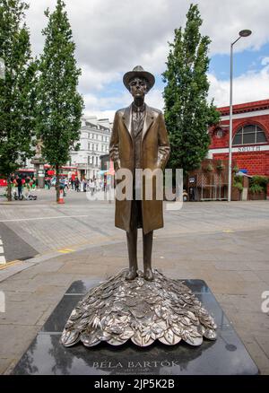 Una scultura di Bela Bartok, il compositore ungherese a Onslow Square, presso la stazione di South Kensington Foto Stock