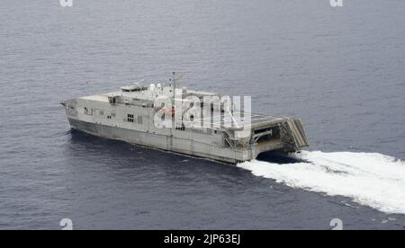 Il comando militare Sealift Joint High Speed Vessel USNS Millinocket (JHSV 3) è in corso nella Pacific Ocean for Pacific Partnership 2015 150527 Foto Stock