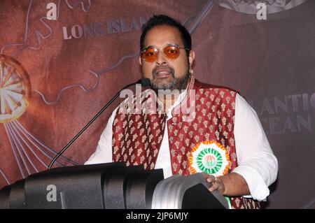 New York, Stati Uniti. 15th ago, 2022. Famoso cantante e compositore indiano, Shankar Mahadevan partecipa alla celebrazione dell'India Day che si tiene presso l'Empire state Building a New York City. In onore dell'India Day i colori dell'Empire state Building saranno illuminati nei colori della bandiera indiana. Credit: SOPA Images Limited/Alamy Live News Foto Stock