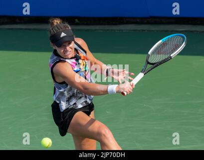 15 agosto 2022: Catherine McNally (USA) ha sconfitto Aliaksandra Sasnovich (RUS) 6-3, 3-6, 7-6, al Western & Southern Open suonando al Lindner Family Tennis Center di Cincinnati, Ohio. © Leslie Billman/Tennisclix/CSM Foto Stock