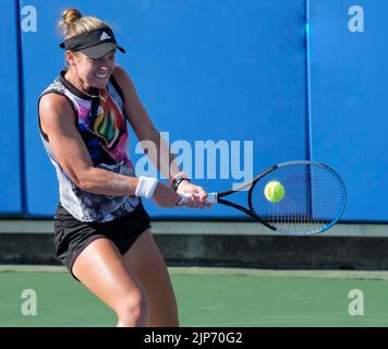 15 agosto 2022: Catherine McNally (USA) ha sconfitto Aliaksandra Sasnovich (RUS) 6-3, 3-6, 7-6, al Western & Southern Open suonando al Lindner Family Tennis Center di Cincinnati, Ohio. © Leslie Billman/Tennisclix/CSM Foto Stock