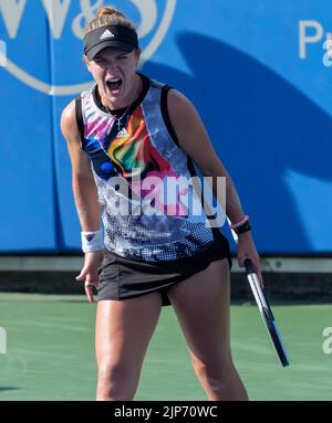 15 agosto 2022: Catherine McNally (USA) ha sconfitto Aliaksandra Sasnovich (RUS) 6-3, 3-6, 7-6, al Western & Southern Open suonando al Lindner Family Tennis Center di Cincinnati, Ohio. © Leslie Billman/Tennisclix/CSM Foto Stock