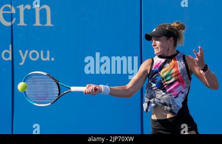 15 agosto 2022: Catherine McNally (USA) ha sconfitto Aliaksandra Sasnovich (RUS) 6-3, 3-6, 7-6, al Western & Southern Open suonando al Lindner Family Tennis Center di Cincinnati, Ohio. © Leslie Billman/Tennisclix/CSM Foto Stock