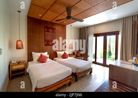 Ammira l'interno di una camera al Pax Ana Resort a 4 stelle a Doc Let Beach, Nha Trang, provincia di Khanh Hoa, VN Foto Stock