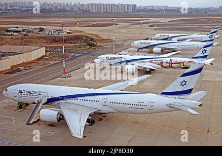 El al Boeing 777 flotta sul asfalto a ben Gurion Aeroporto (TLV) Israele Foto Stock