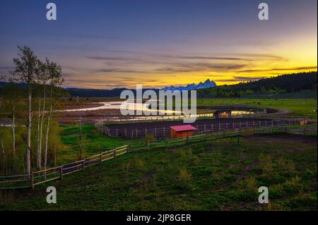 Tramonto sulle montagne Grand Teton e Buffalo Fork del fiume Snake Foto Stock