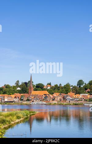 Skyline di Lauenberg Elba in Schleswig-Holstein in Germania in una giornata estiva Foto Stock