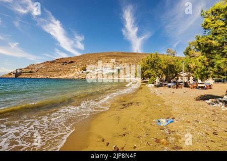 Una bella spiaggia di Megalo a Livadi, Grecia in una giornata di sole Foto Stock