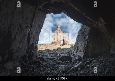 rocky, asturie, arco naturale, playa de campiecho, rockies, archi naturali Foto Stock