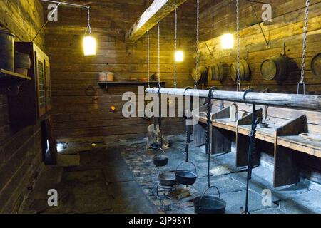 Cucina storica in una vecchia casa Foto Stock