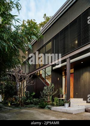 Elevazione anteriore. Birchgrove House, Sydney, Australia. Architetto: TW Architects, 2021. Foto Stock