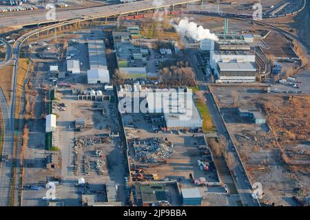 L'inceneritore della città di Quebec e le varie aziende di riciclaggio sono raffigurate in questa foto aerea del 11 novembre 2009. Foto Stock