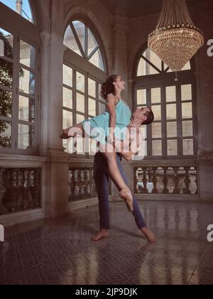 ascensori, balletto, ballerino, coppia danzante, ascensore, balletti, ballerini, coppie danzanti Foto Stock