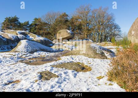 I gruppi rocciosi di Les Pierres Jaumatres si trovano sul Mont Barlot, a sud della città di Boussac nel dipartimento della Creuse, Francia Foto Stock