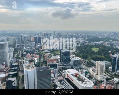 Una vista aerea del Parco di Fort Canning e del Clarke Quay a Singapore Foto Stock